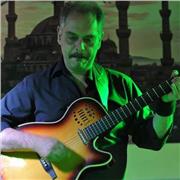 Insegnante di chitarra moderna e chitarra propedeudica per bambini